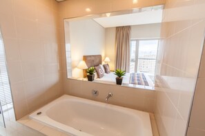 Superior Apartment, 3 Bedrooms | Deep soaking bathtub - SleepSweet Harbouredge (Cape Town)