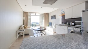 In-room dining - SleepSweet Harbouredge (Cape Town)