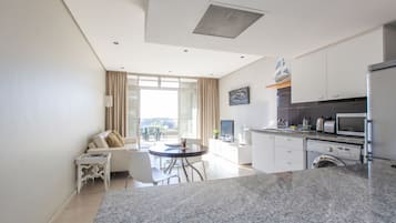 Standard Apartment, 1 Bedroom | In-room dining