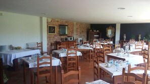 Daily continental breakfast (EUR 5 per person)