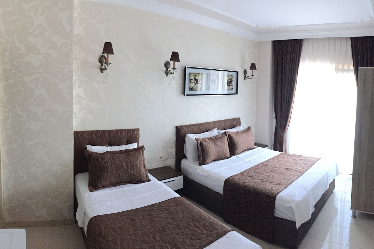 standard triple room | minibar, free cots/infant beds, free wifi