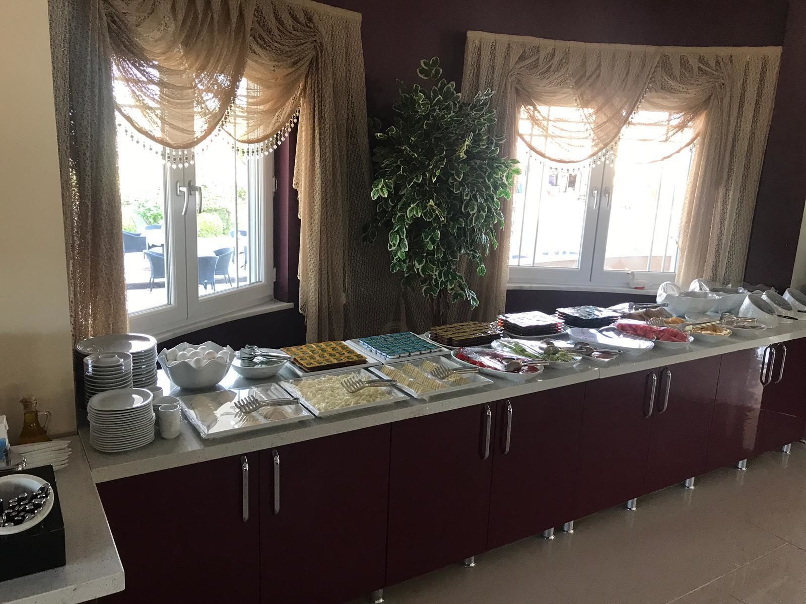 daily buffet breakfast for a fee