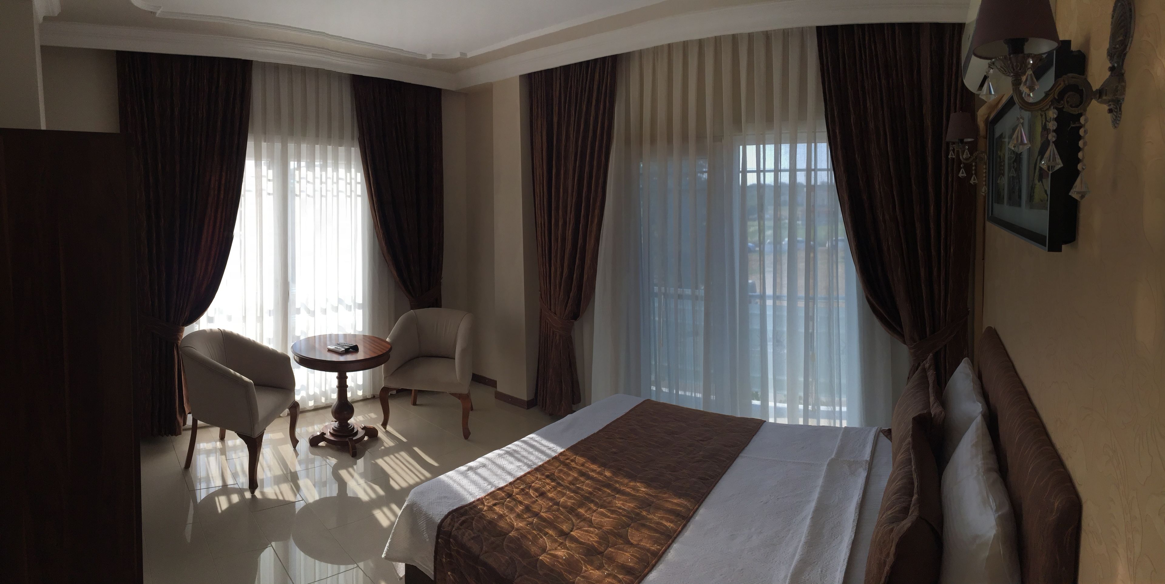 deluxe double room | minibar, free cots/infant beds, free wifi