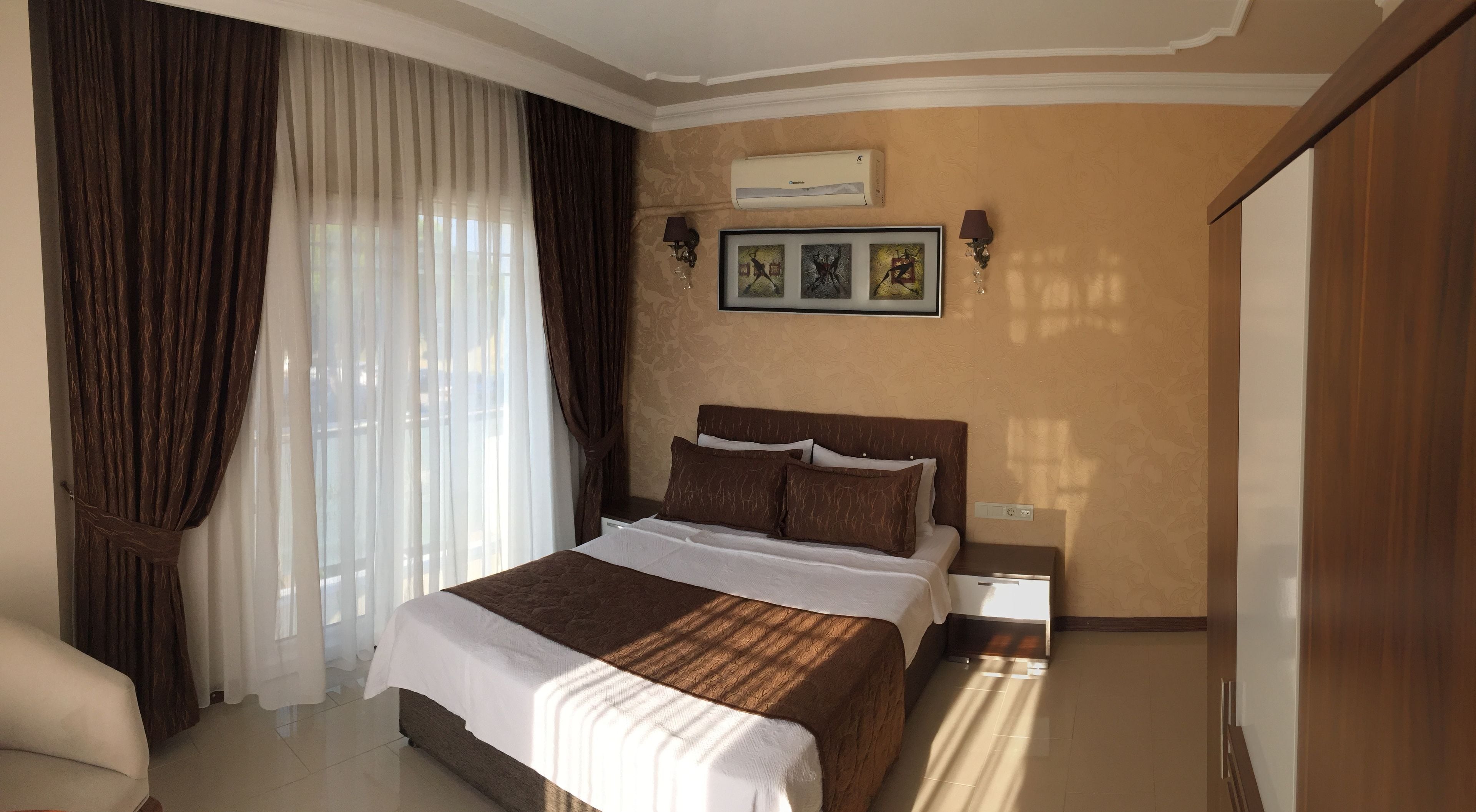 deluxe double room | minibar, free cots/infant beds, free wifi
