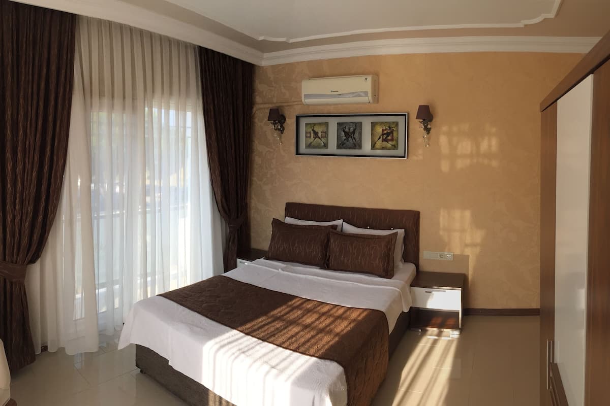 deluxe double room | minibar, free cots/infant beds, free wifi