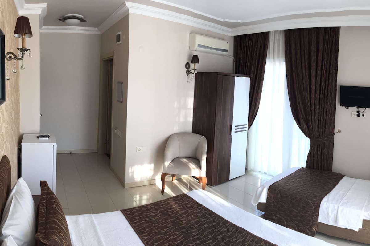 Phòng 3 Tiêu chuẩn | Minibar, nôi (giường cho trẻ sơ sinh) miễn phí