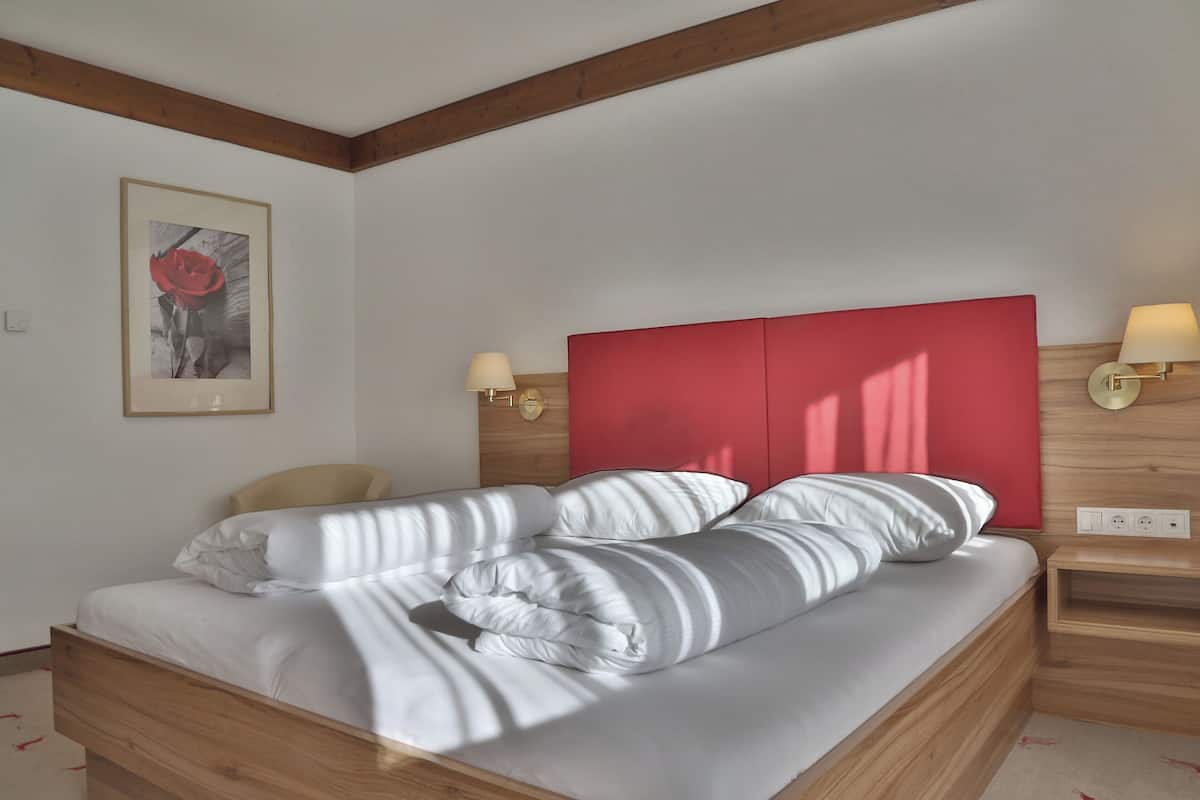 Standard Room, 2 Bedrooms | 1 bedroom, in-room safe, desk, free cribs/infant beds