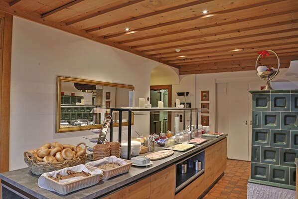 Free daily buffet breakfast