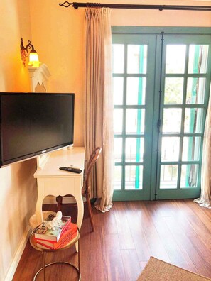 Superior Double or Twin Room | Television - Beyaz Kapı Boutique Hotel (Cesme)