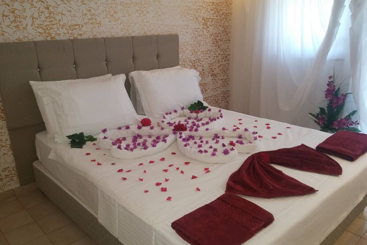 Standard Double Room | Desk, free cribs/infant beds, rollaway beds, free WiFi