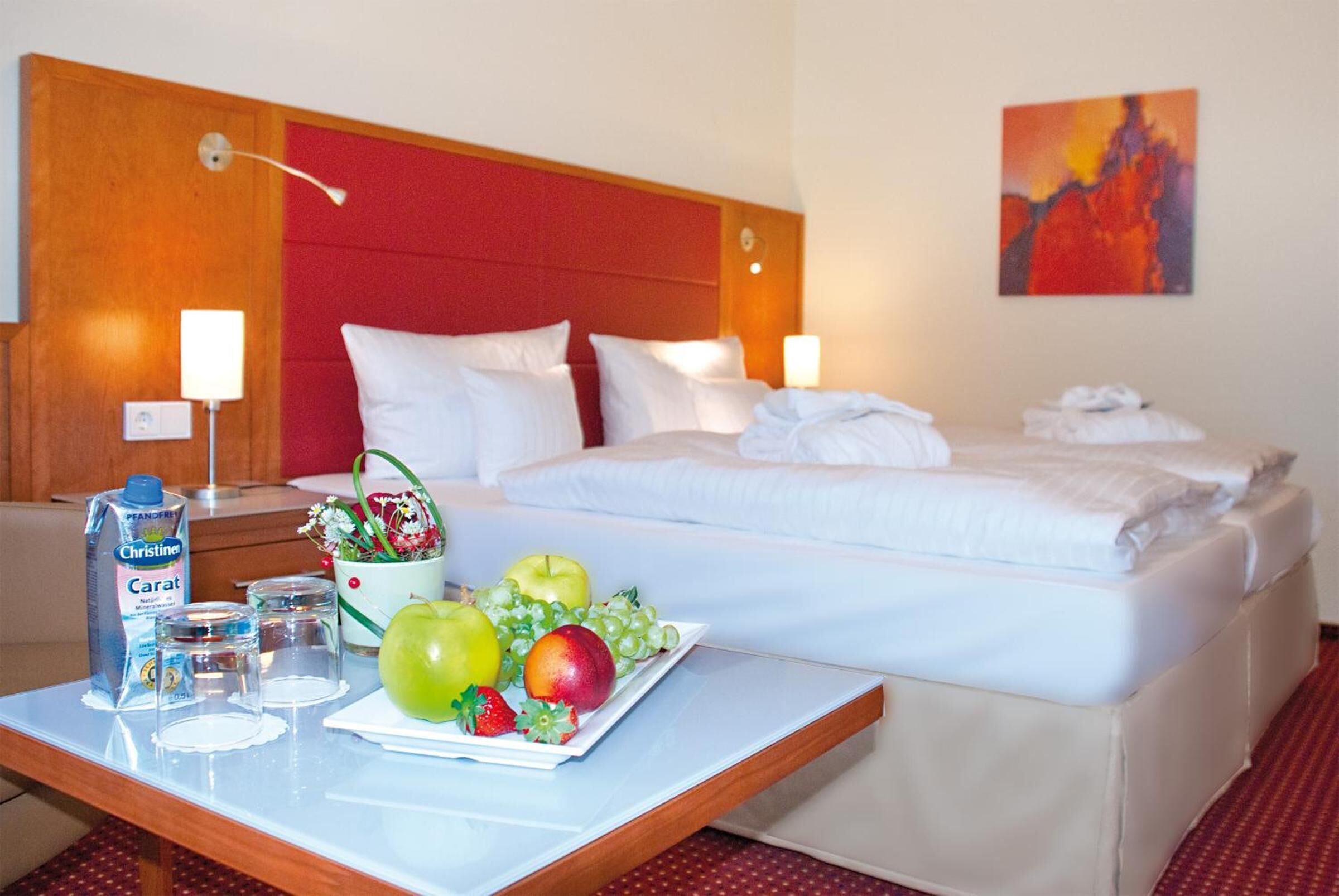 in-room safe, desk, laptop workspace, blackout curtains