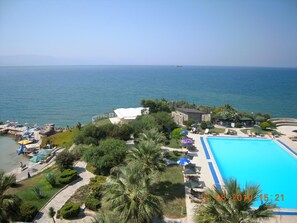 Piscine extérieure (ouverte en saison), cabanons gratuits
