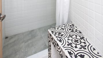 Shared Dormitory, Mixed Dorm | Bathroom shower