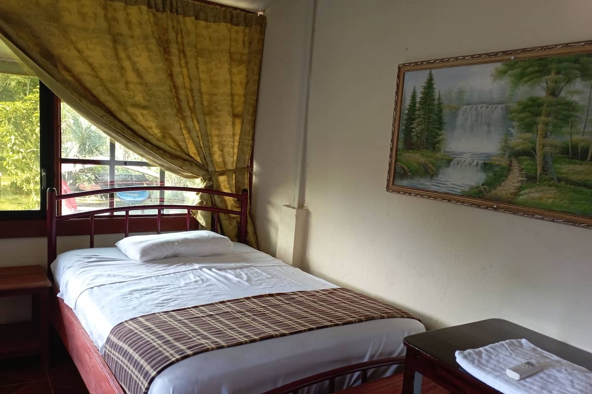 Comfort Single Room, 1 Bedroom, Private Bathroom, Pool View | Desk, iron/ironing board, free WiFi, bed sheets