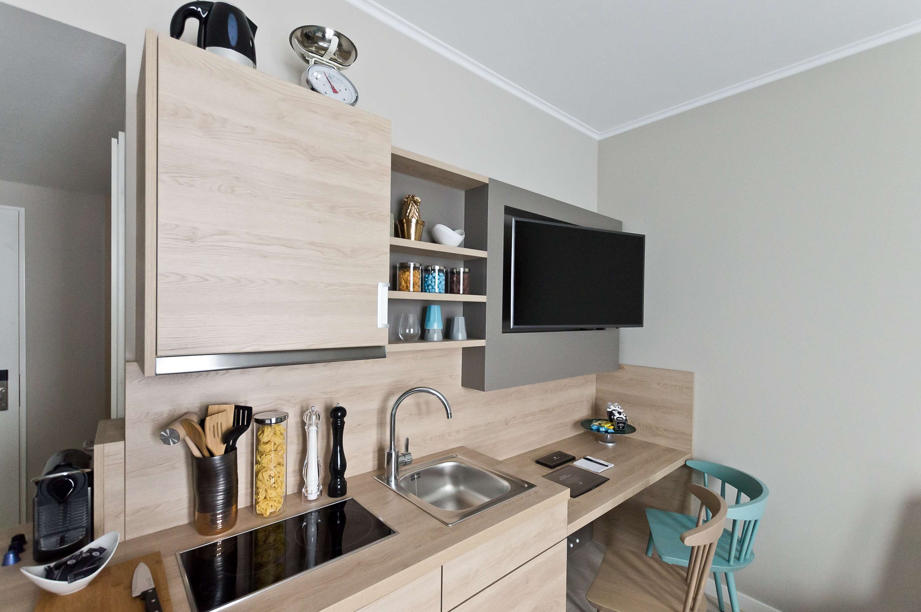 superior apartment, 1 double bed, courtyard view (superior apartment) | 1 bedroom, in-room safe, desk, blackout curtains