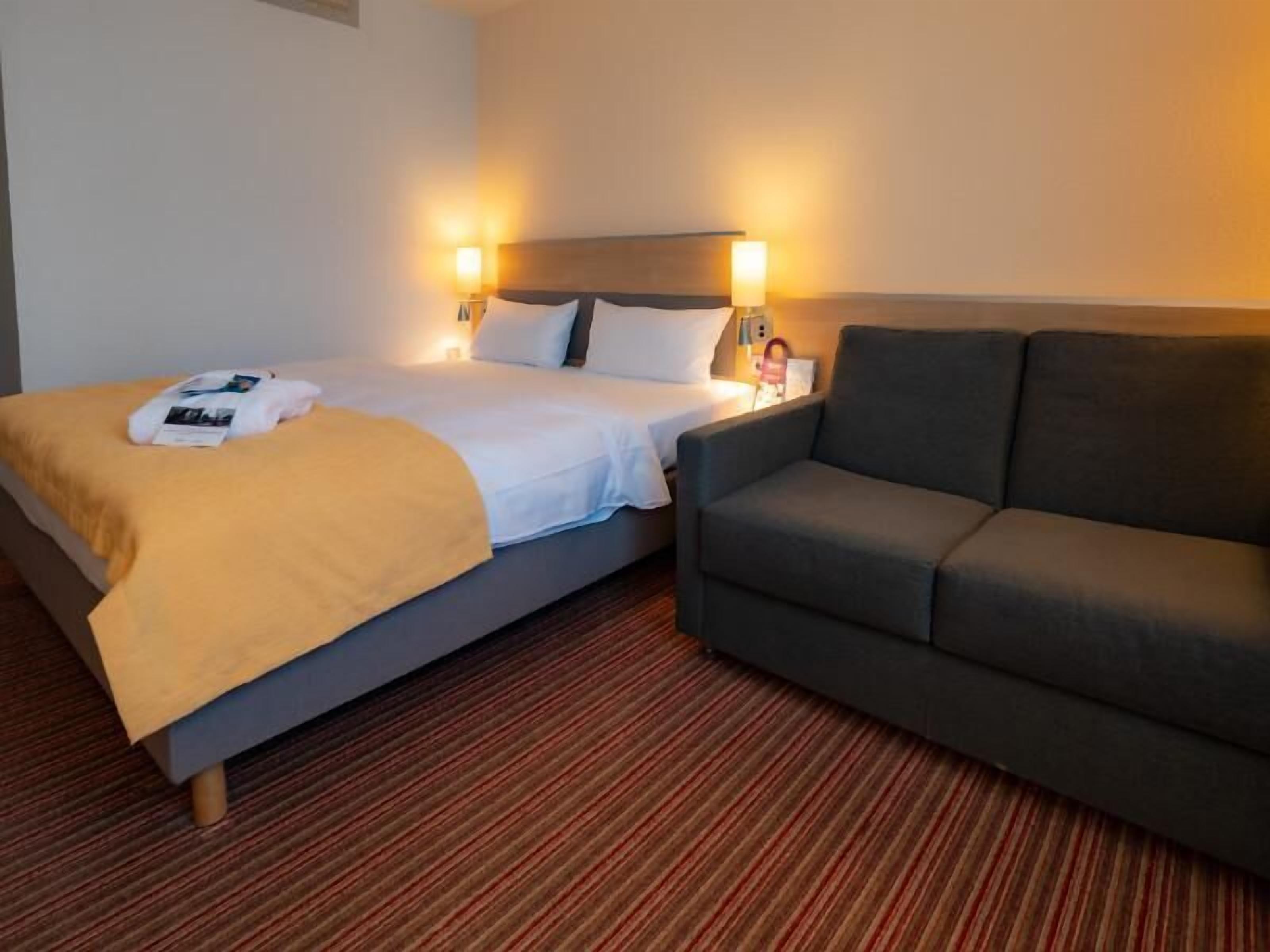 standard room, 1 double bed, courtyard view (standard triple room) | 1 bedroom, in-room safe, desk, blackout curtains