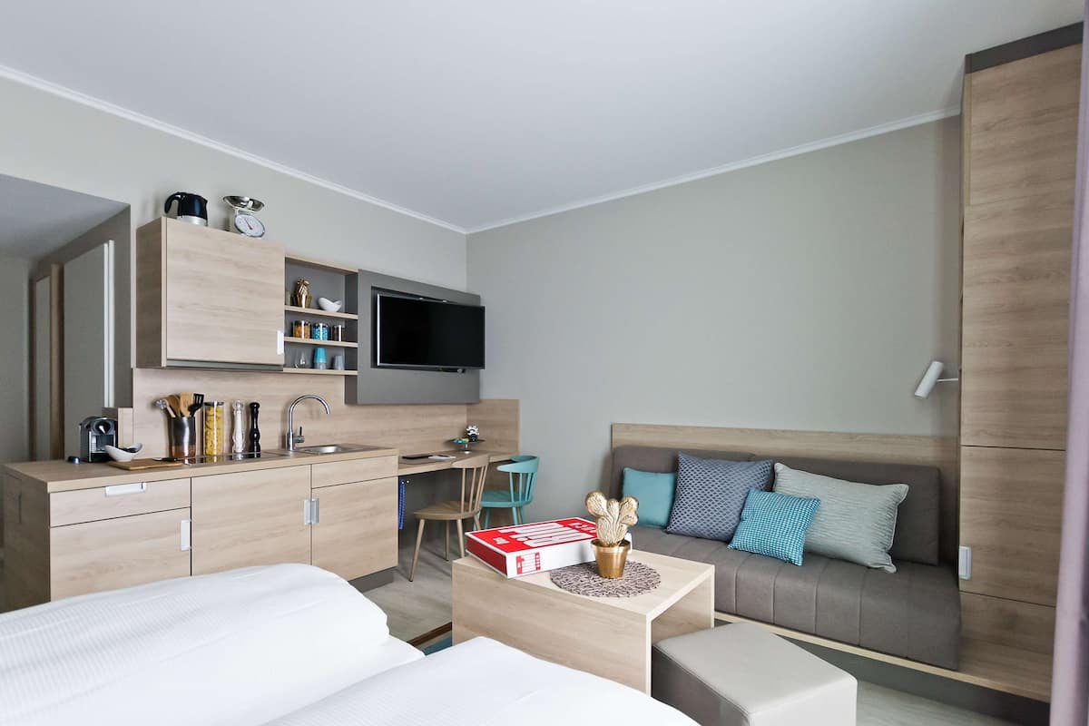 1 bedroom, in-room safe, desk, blackout curtains