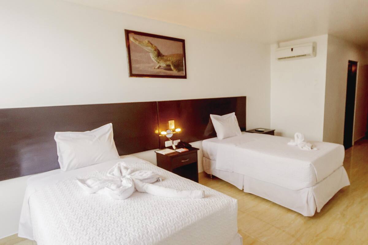 Minibar, caja fuerte, wifi gratis y ropa de cama