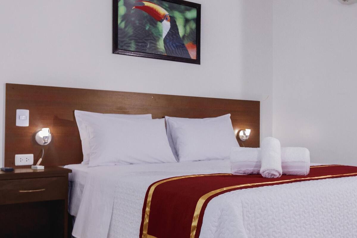 Minibar, caja fuerte, wifi gratis y ropa de cama