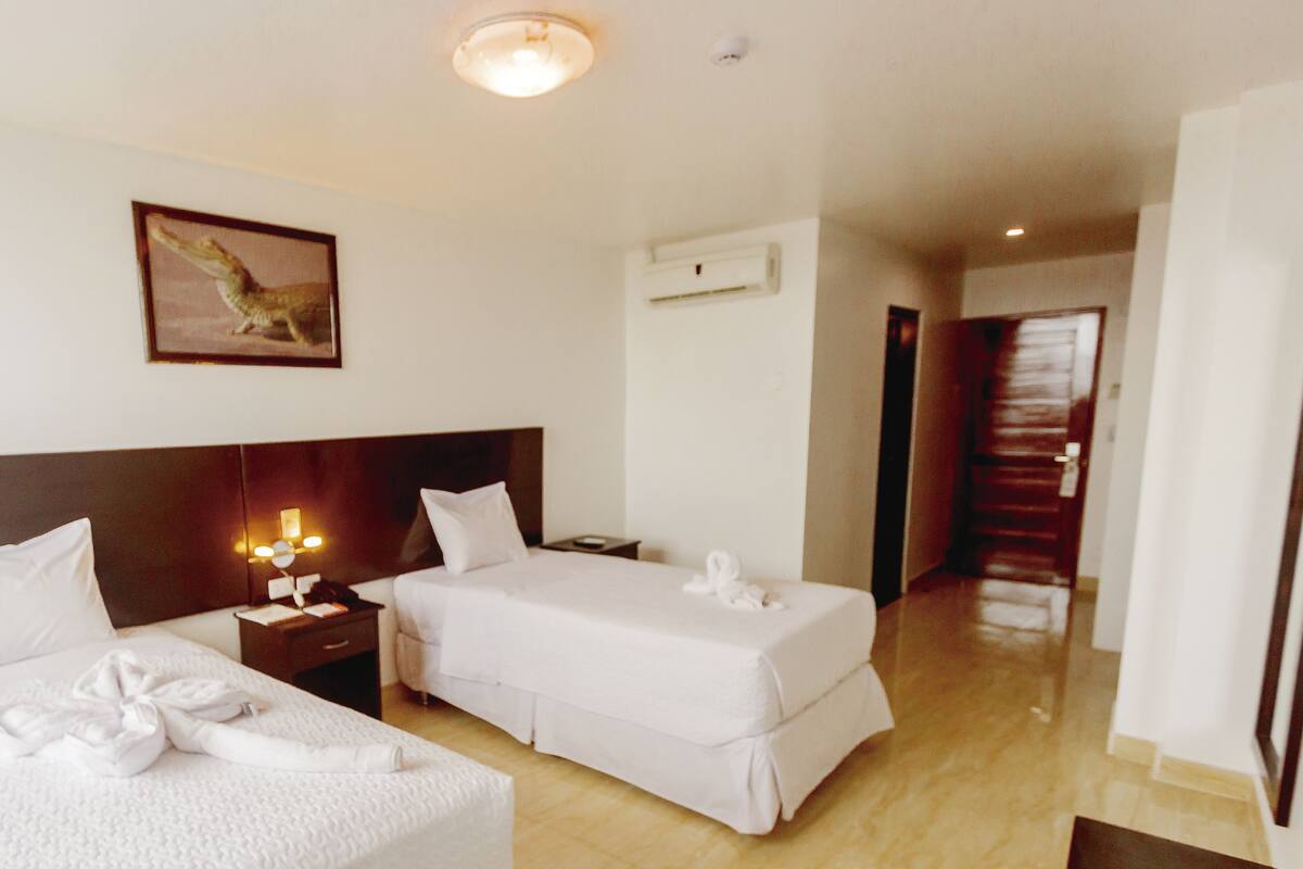 Habitación con 2 camas individuales, 2 camas individuales | Minibar, caja fuerte, wifi gratis y ropa de cama