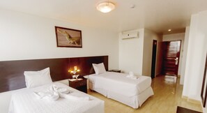 Twin Room, 2 Single Beds | Minibar, in-room safe, free WiFi, bed sheets - Qallwa Pucallpa (Callería)