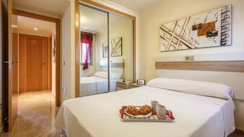 Standard Apartment, 2 Bedrooms | 2 bedrooms, blackout drapes, iron/ironing board, cribs/infant beds