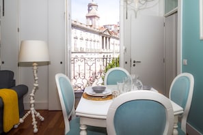 Apartment, 1 Bedroom, Balcony | In-room dining