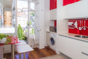 Apartment, 1 Bedroom, Balcony | Private kitchen | Fridge, microwave, oven, stovetop