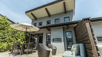 Suite, 1 très grand lit | Terrasse/Patio