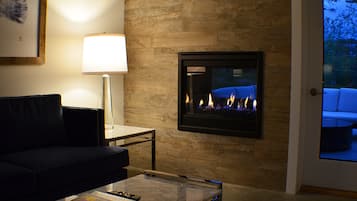 Premium bedding, down comforters, minibar, in-room safe