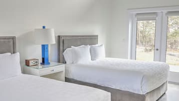 Junior Studio Suite, 2 Queen Beds | Premium bedding, down comforters, minibar, in-room safe