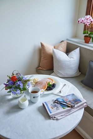 Desayuno a la carta todos los días (con cargo)