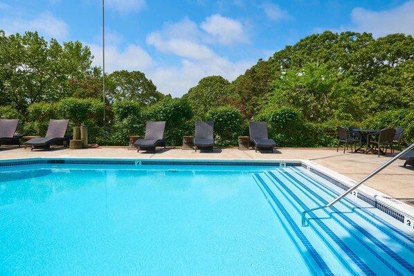 Seasonal outdoor pool - The Hampton Maid (Hampton Bays)