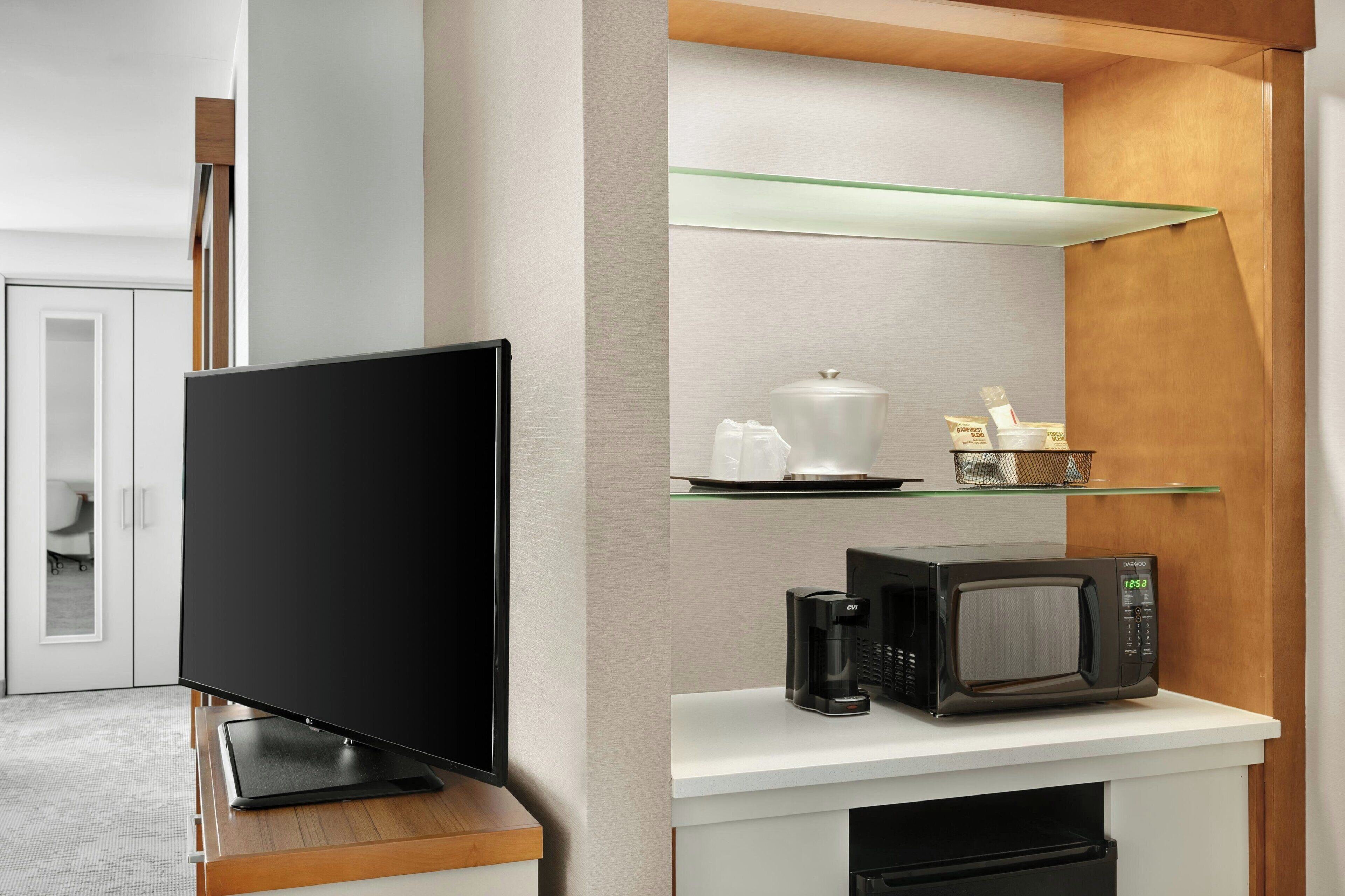 1 bedroom, pillow-top beds, desk, iron/ironing board