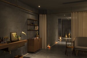 Couples treatment rooms, body treatments, hydrotherapy, aromatherapy