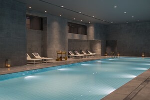 Indoor pool, sun loungers