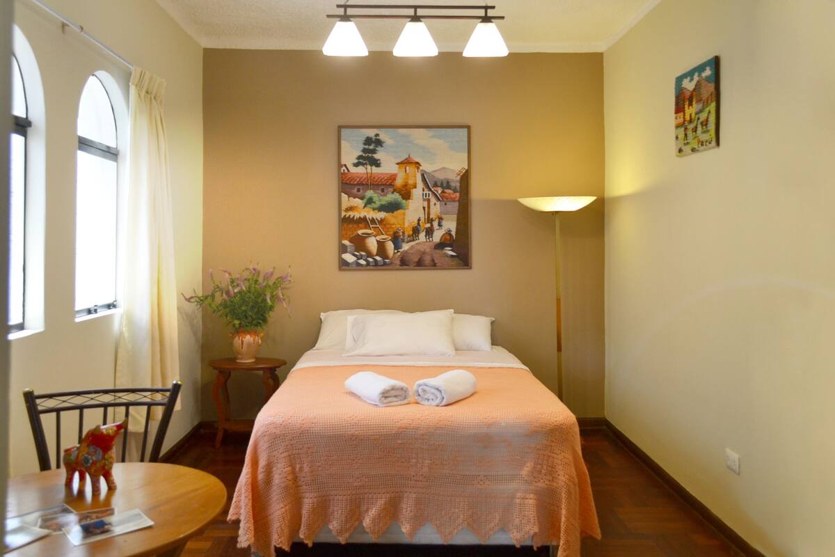 Individually furnished, laptop workspace, iron/ironing board, free WiFi