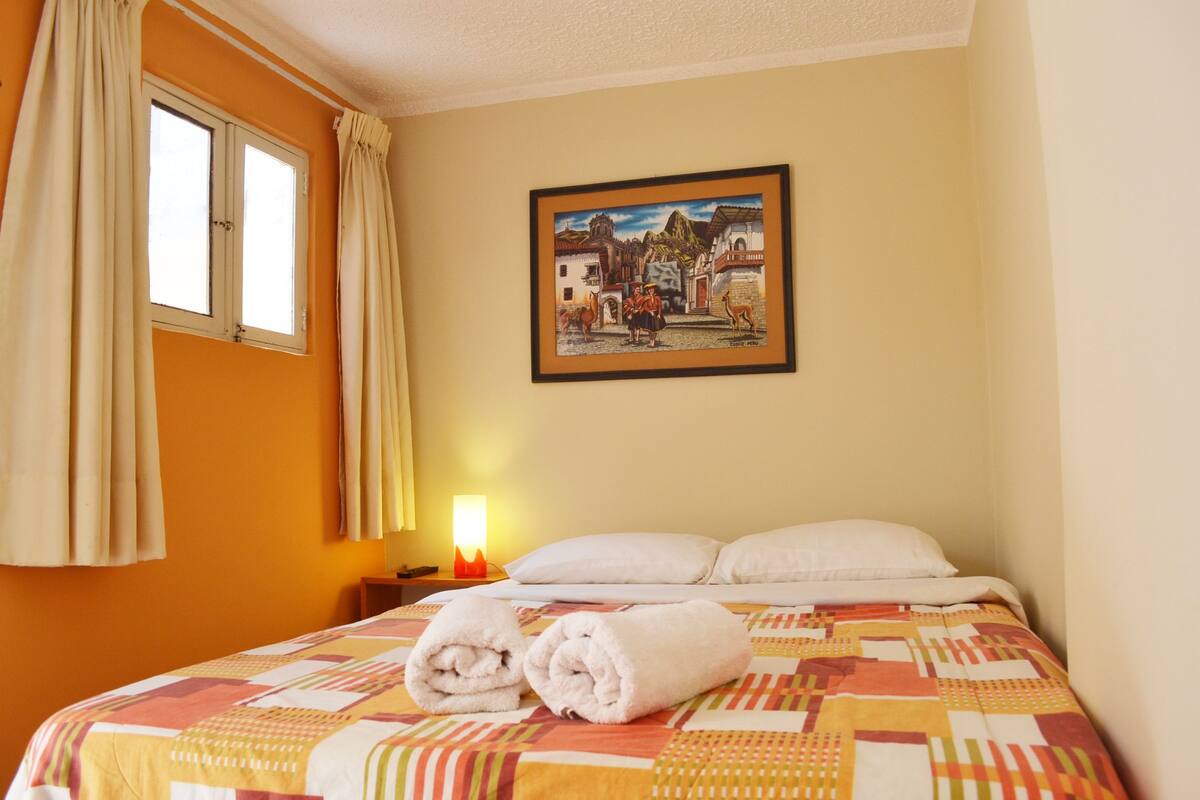 Individually furnished, laptop workspace, iron/ironing board, free WiFi