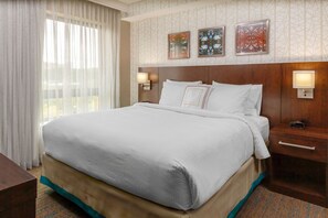 Premium bedding, desk, laptop workspace, iron/ironing board - Residence Inn by Marriott Boston Burlington (Burlington)