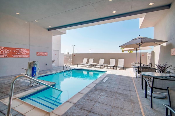 Piscine couverte, piscine extérieure