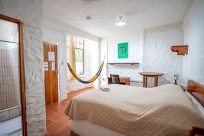 Individually decorated, free WiFi, bed sheets - Hostal Galapagos by Bar de Beto (Puerto Villamil)