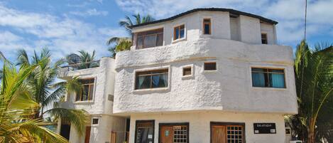 Fachada de la propiedad