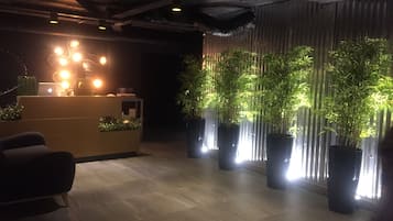 身體療程、身體磨砂、面部療程、修手甲/腳甲