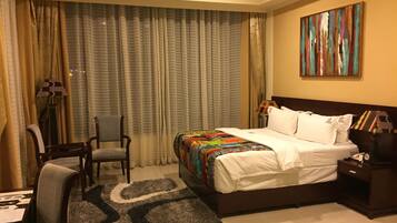 Presidentiële suite | Luxe beddengoed, donsdekens, een minibar, een kluis op de kamer