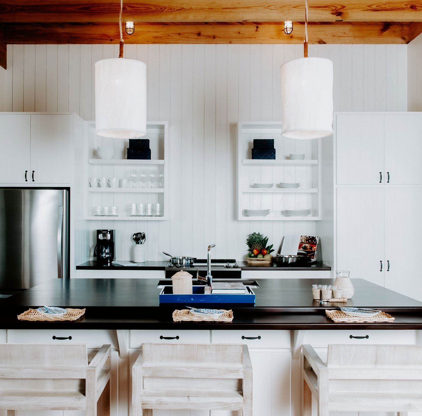 Private kitchen | Fridge, freezer, paper towels