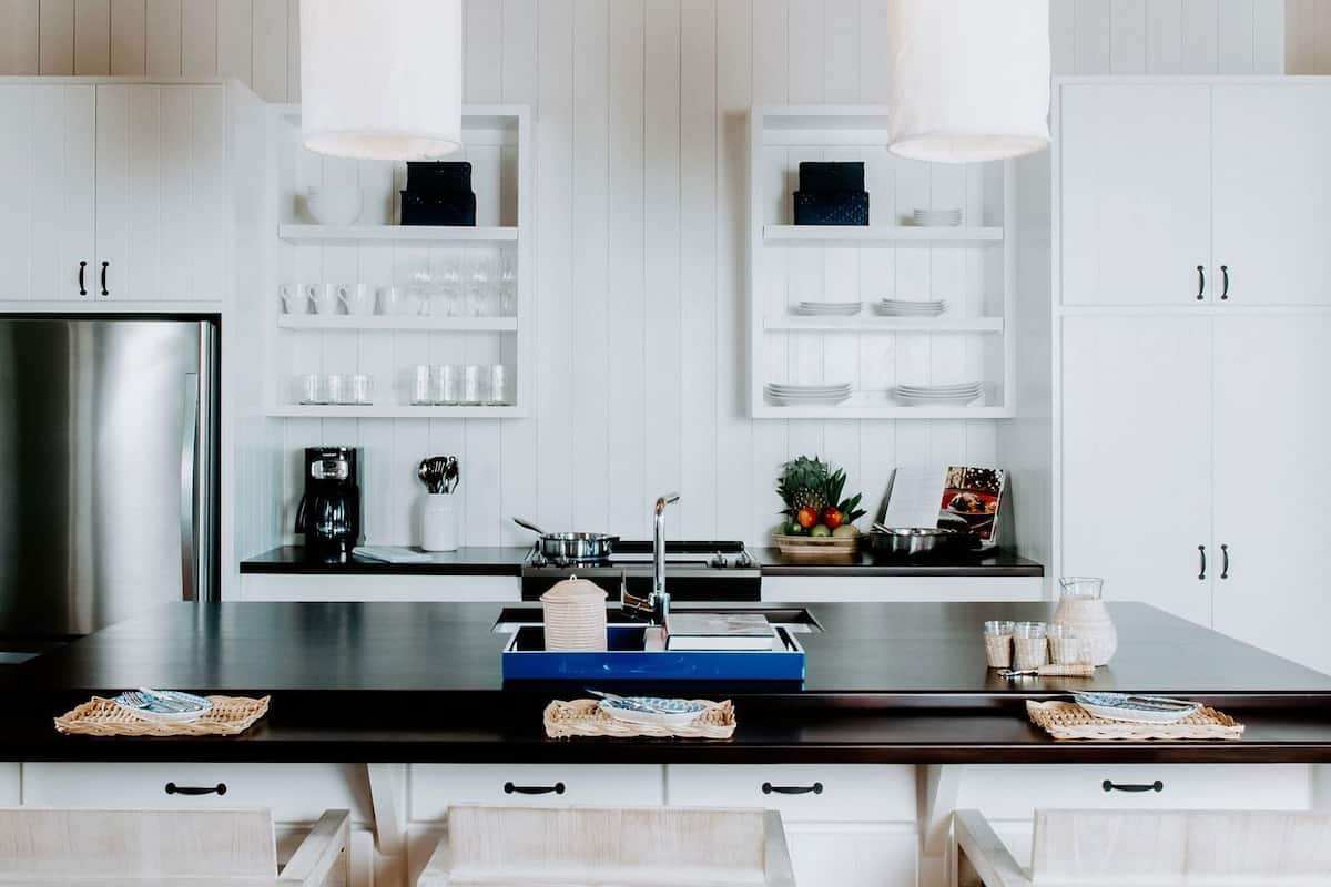 Private kitchen | Fridge, freezer, paper towels