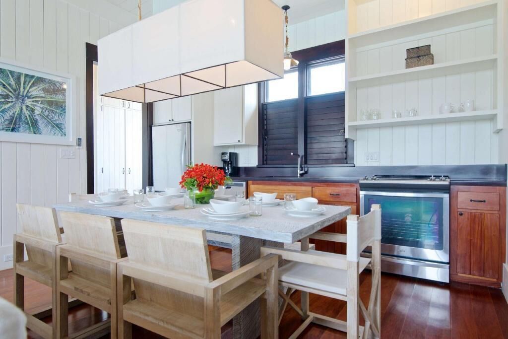 Private kitchen | Fridge, freezer, paper towels