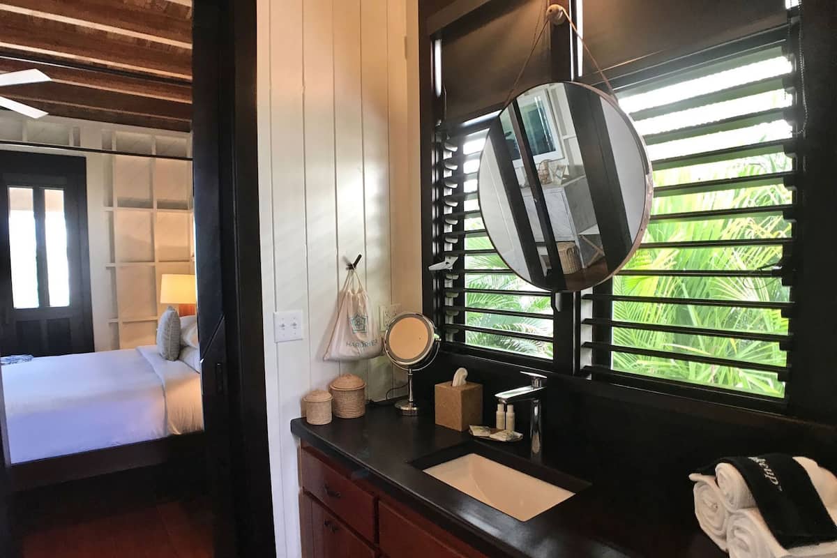 In-room safe, laptop workspace, iron/ironing board