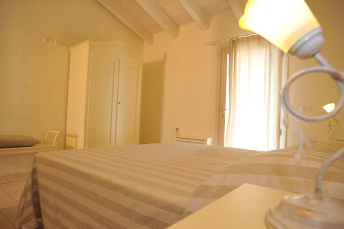 Cots/infant beds, free WiFi