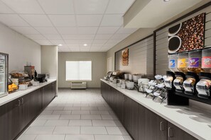 Petit déjeuner complet compris tous les jours